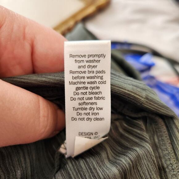 Athleta Shadow Stripe‎ Energize Tank Jasper Green Size Medium - Picture 12 of 12